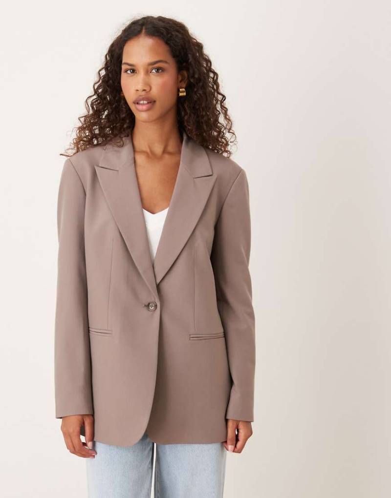 ASOS DESIGN - Relaxed Fit Blazer in dunklem Taupe-Brown von ASOS DESIGN