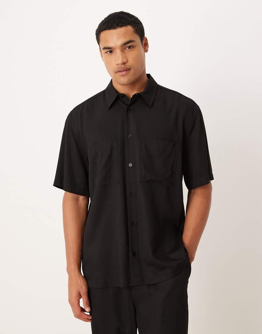 ASOS DESIGN - Relaxed-Fit-Hemd in Schwarz, Kombiteil ASOS DESIGN - Relaxed-Fit-Hemd in Schwarz, Kombiteil von ASOS DESIGN