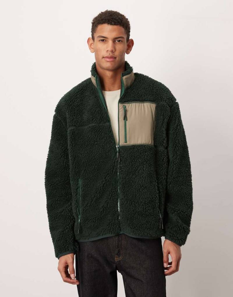 ASOS DESIGN - Relaxed Fit-Jacke aus Teddyfell in Dunkelgrün mit Reißverschluss und Tasche von ASOS DESIGN