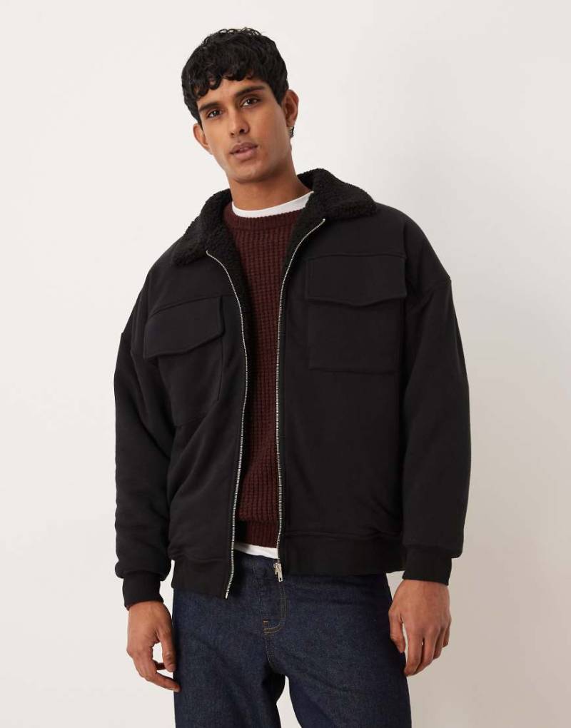 ASOS DESIGN - Relaxed-Fit-Kapuzenjacke in Schwarz mit Teddyfell-Futter von ASOS DESIGN