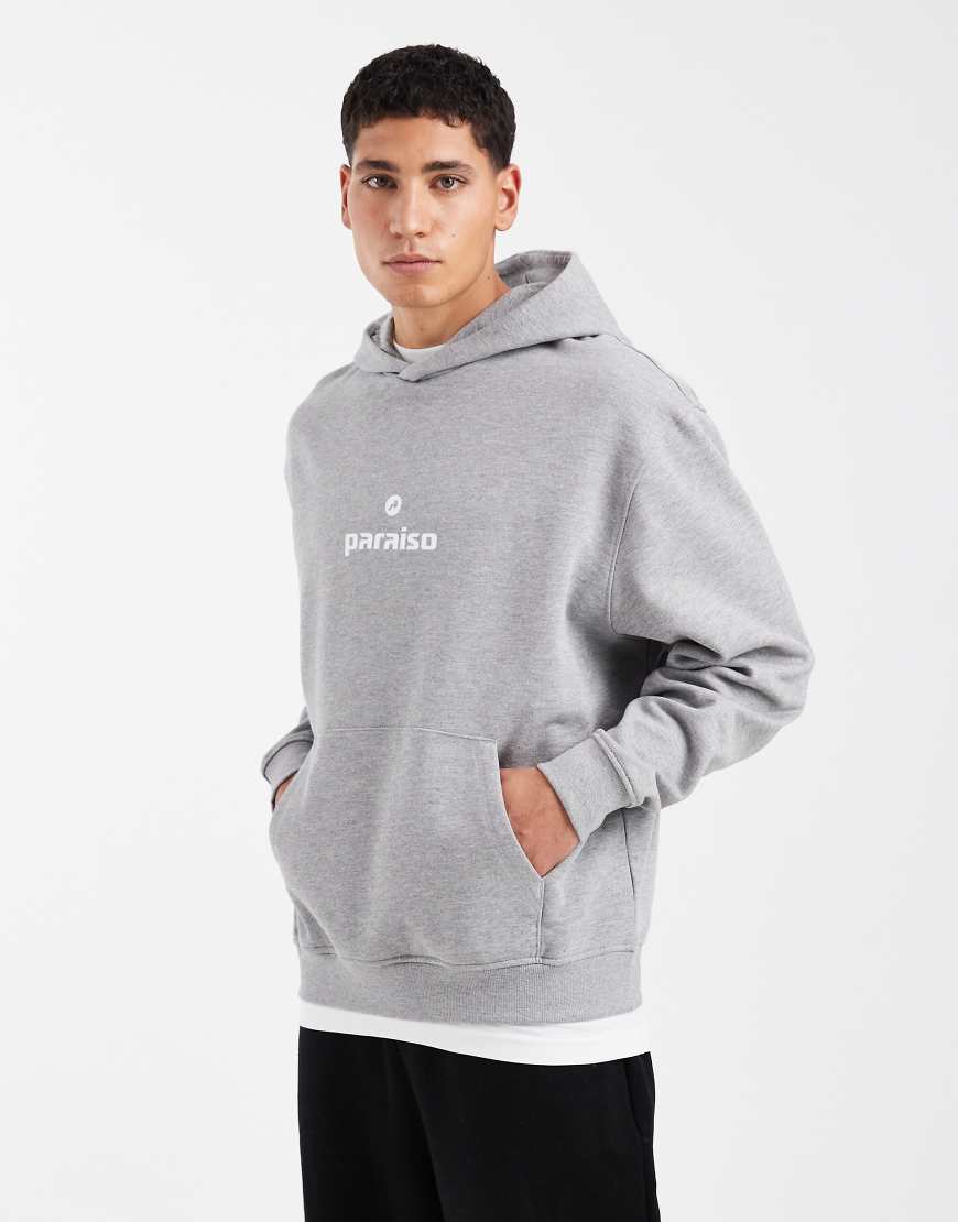 ASOS DESIGN - Relaxed-Fit-Kapuzenpullover in Grau meliert mit Textprint von ASOS DESIGN