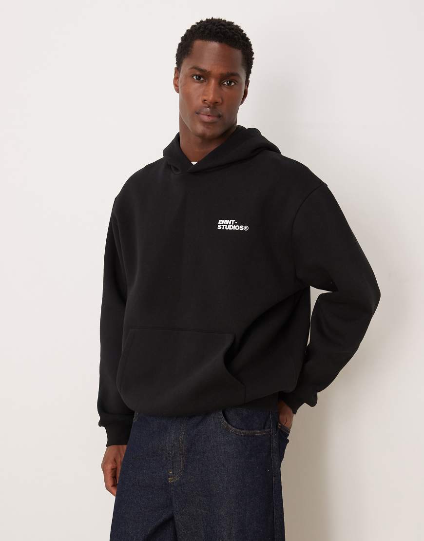 ASOS DESIGN - Relaxed-Fit-Kapuzenpullover in Schwarz mit Logoprint von ASOS DESIGN