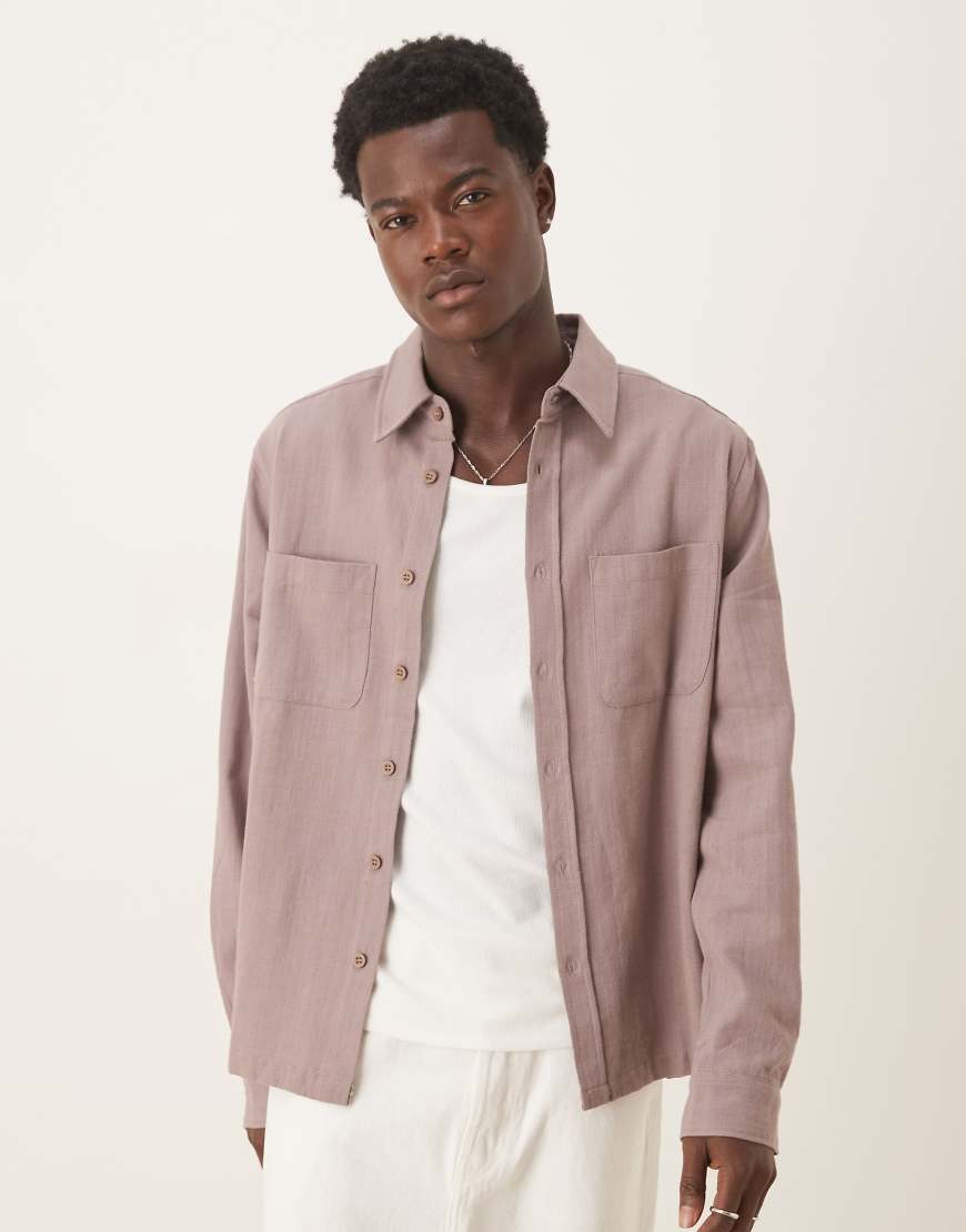 ASOS DESIGN - Relaxed Fit Langarmshirt in Braun mit Taschen ASOS DESIGN - Relaxed Fit Langarmshirt in Braun mit Taschen von ASOS DESIGN