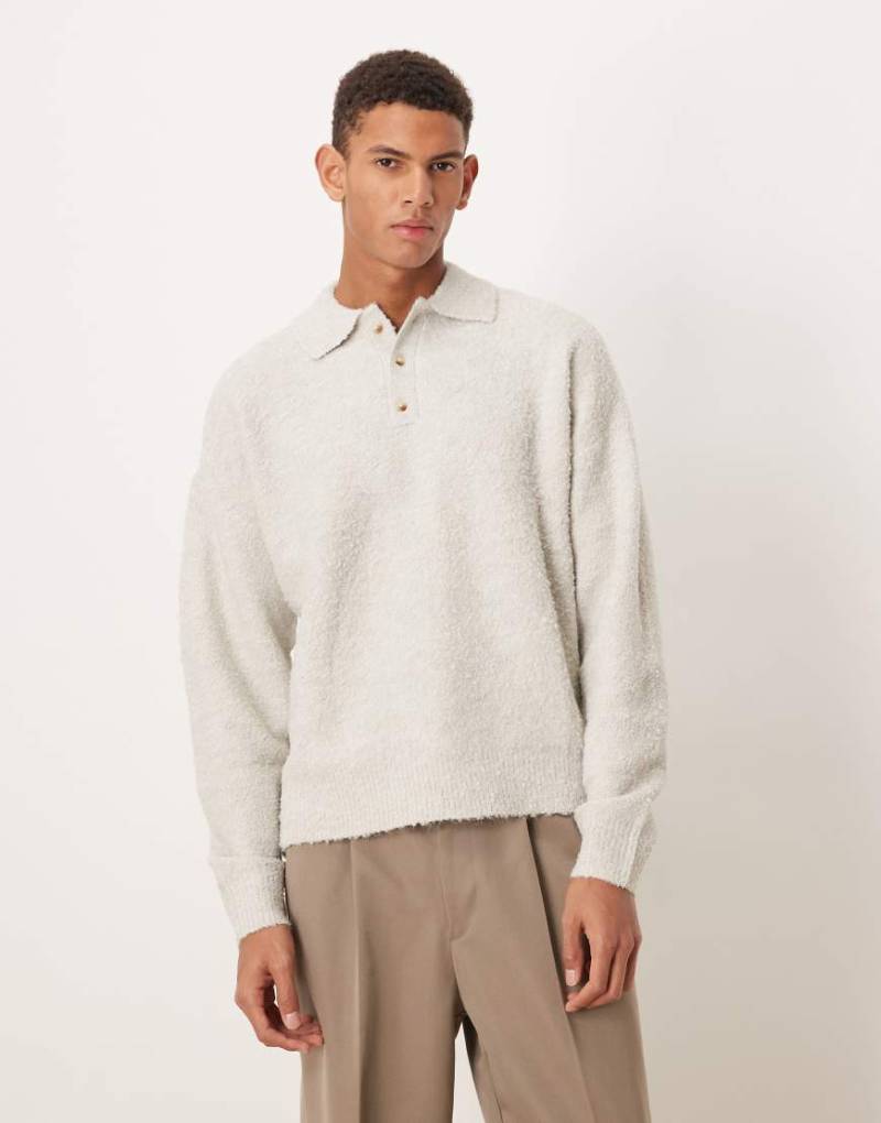 ASOS DESIGN - Relaxed-Fit-Polohemd aus Bouclé-Strick in Grau von ASOS DESIGN