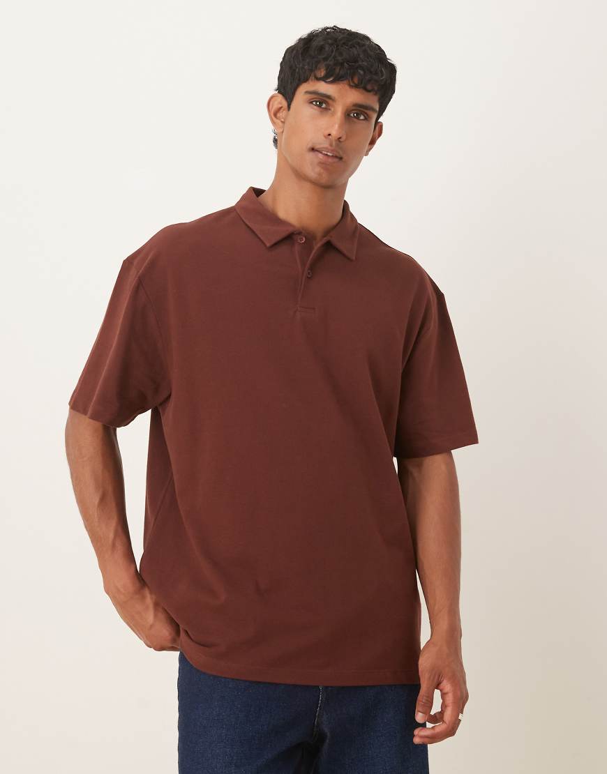 ASOS DESIGN - Relaxed-Fit-Polohemd aus Pikee in Braun von ASOS DESIGN
