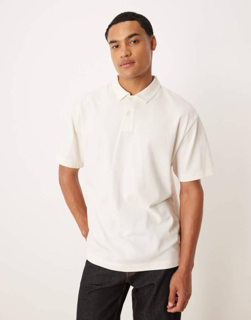 ASOS DESIGN - Relaxed-Fit-Pikee-Polohemd in Creme-Weiß von ASOS DESIGN