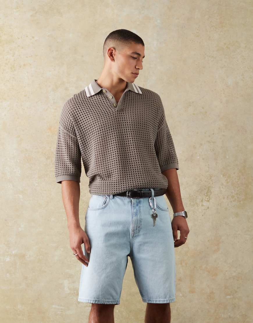 ASOS DESIGN - Relaxed Fit Polohemd aus offenmaschigem Pointelle-Strick in Braun mit Streifendetail am Kragen ASOS DESIGN - Relaxed Fit Polohemd aus offenmaschigem Pointelle-Strick in Braun mit Streifendetail am Kragen von ASOS DESIGN