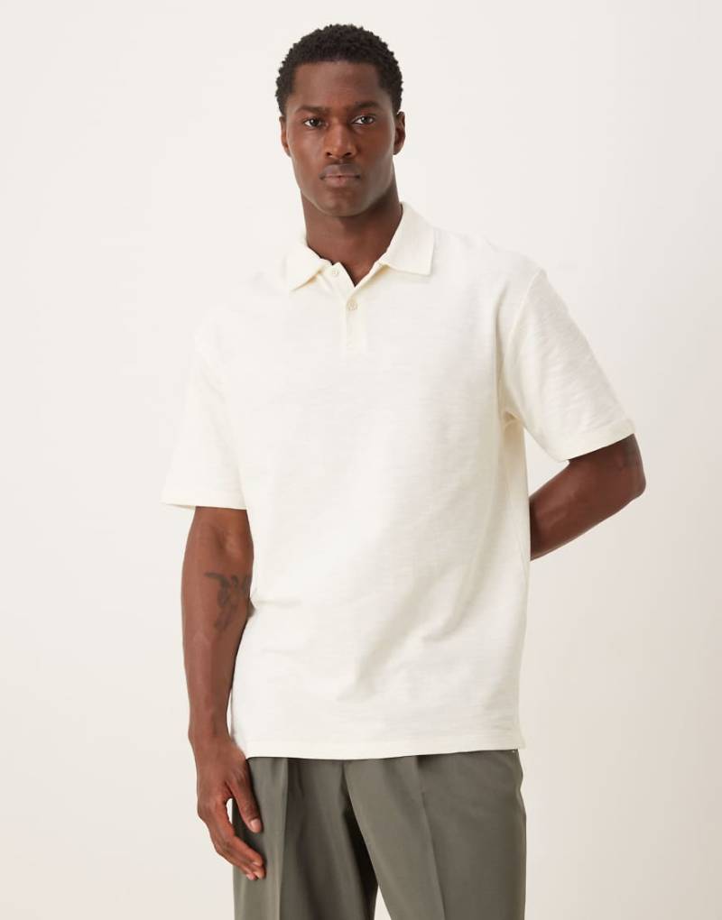 ASOS DESIGN - Schweres, strukturiertes Relaxed-Fit-Polohemd in Cremeweiß von ASOS DESIGN