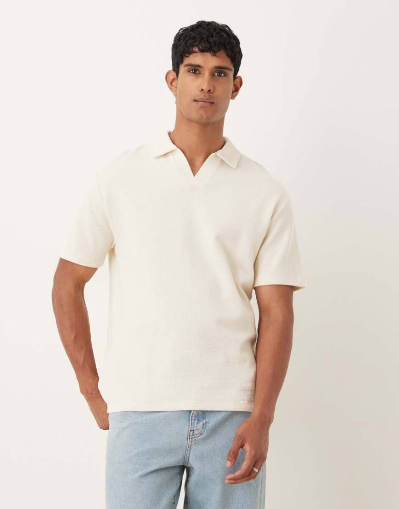 ASOS DESIGN - Relaxed-Fit-Polohemd in Creme mit Reverskragen und Waffelstruktur-Weiß von ASOS DESIGN