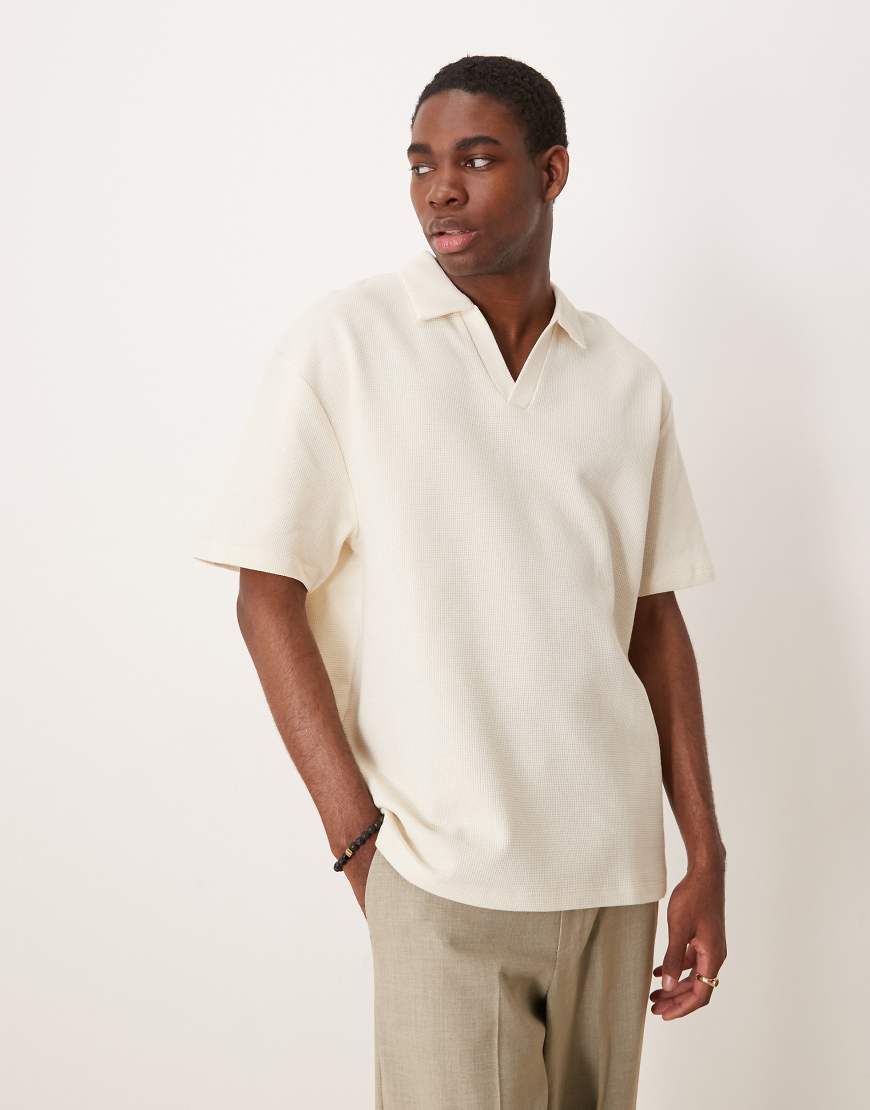 ASOS DESIGN - Relaxed-Fit-Polohemd in Creme mit Waffelstruktur-Weiß ASOS DESIGN - Relaxed-Fit-Polohemd in Creme mit Waffelstruktur-Weiß von ASOS DESIGN