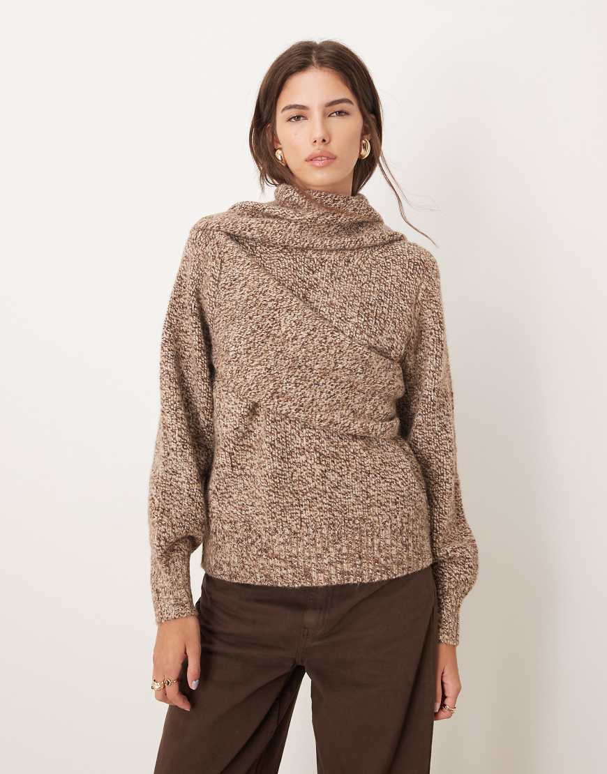 ASOS DESIGN - Relaxed-Fit-Pullover in braun meliert mit Schaldetail-Brown von ASOS DESIGN