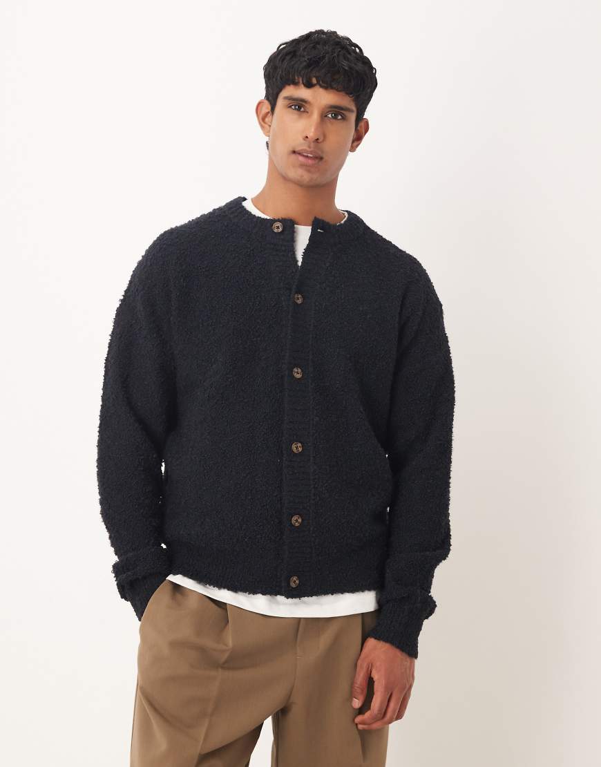 ASOS DESIGN - Relaxed-Fit-Strickjacke aus Bouclé in Marineblau mit Rundhalsausschnitt von ASOS DESIGN