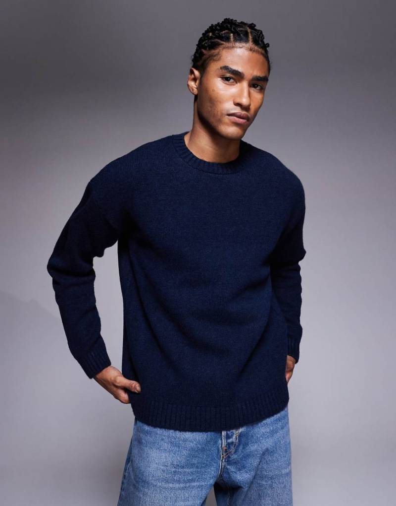 ASOS DESIGN - Relaxed-Fit-Strickpullover in Marineblau mit Rundhalsausschnitt von ASOS DESIGN
