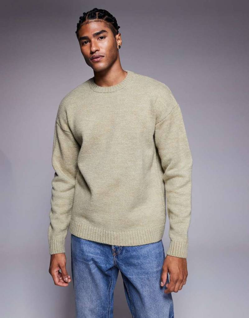 ASOS DESIGN - Relaxed Fit Strickpullover in Salbeigrün mit Rundhalsausschnitt von ASOS DESIGN