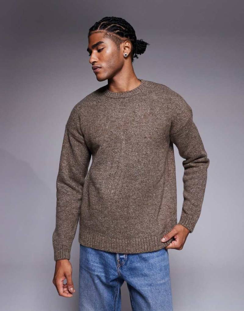ASOS DESIGN - Relaxed-Fit-Strickpullover in meliertem Braun mit Rundhalsausschnitt-Brown von ASOS DESIGN