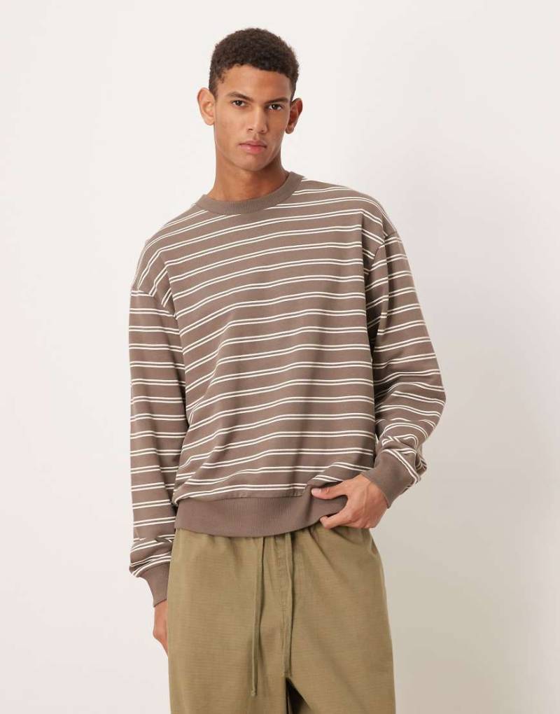 ASOS DESIGN - Relaxed-Fit-Sweatshirt in Braun gestreift-Brown von ASOS DESIGN