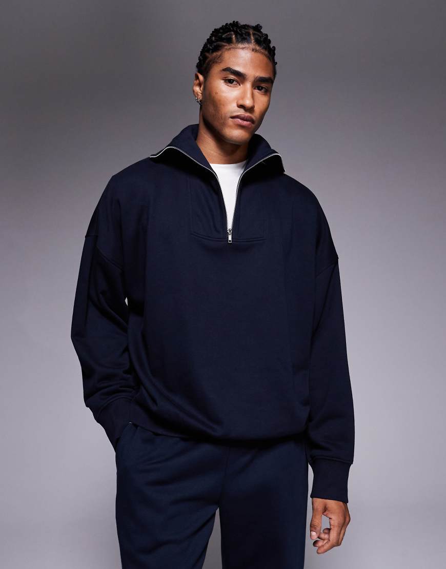 ASOS DESIGN - Relaxed-Fit-Sweatshirt in Marineblau mit überschnittener Schulterpartie und kurzem Reißverschluss von ASOS DESIGN