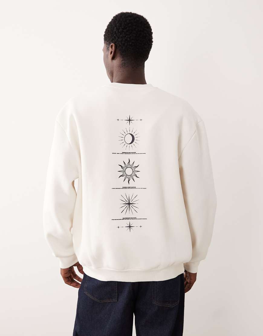 ASOS DESIGN - Relaxed-Fit-Sweatshirt in Wollweiß mit Himmelskörper-Motiven am Rücken ASOS DESIGN - Relaxed-Fit-Sweatshirt in Wollweiß mit Himmelskörper-Motiven am Rücken von ASOS DESIGN