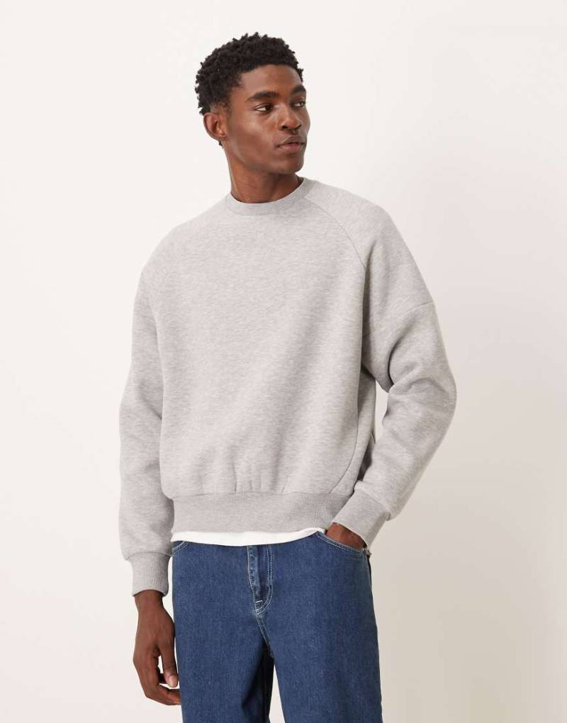 ASOS DESIGN - Relaxed-Fit-Sweatshirt in meliertem Grau von ASOS DESIGN