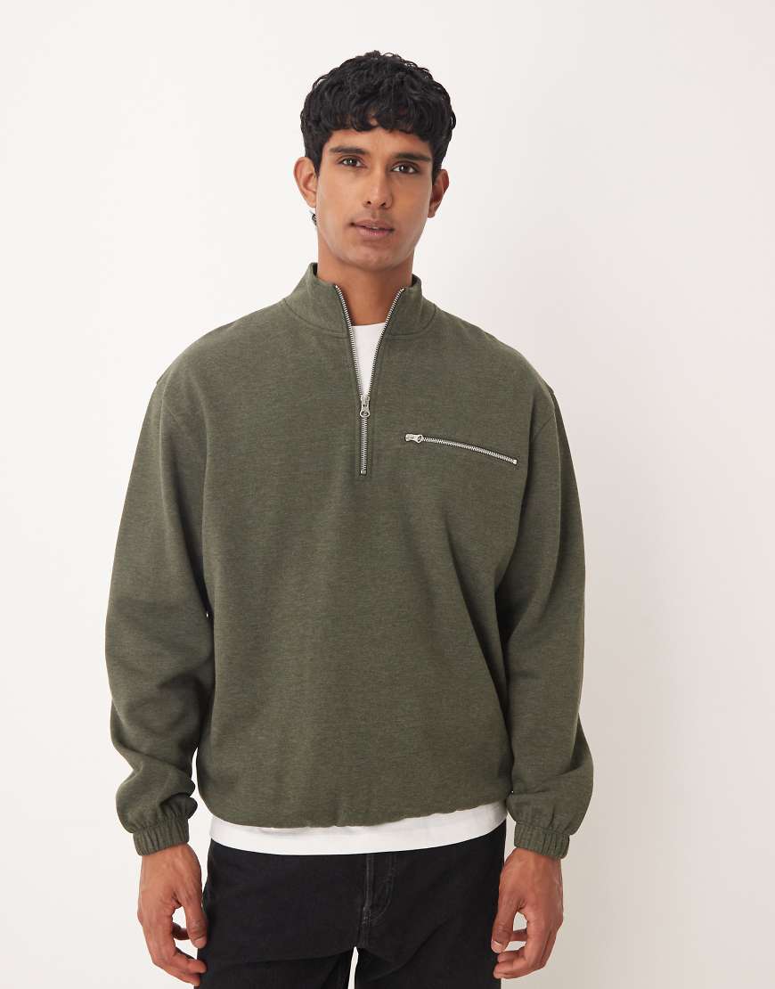ASOS DESIGN - Relaxed Fit Sweatshirt in meliertem Grün mit kurzem Reißverschluss und Tasche von ASOS DESIGN
