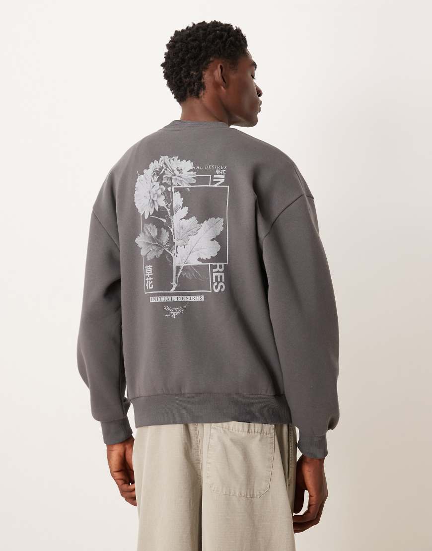 ASOS DESIGN - Relaxed-Fit-Sweatshirt in verwaschenem Grau mit Blumenmuster von ASOS DESIGN