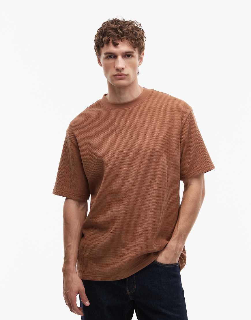 ASOS DESIGN - Relaxed-Fit-T-Shirt aus schwerem Stoff in Braun mit Waffelstruktur-Brown von ASOS DESIGN