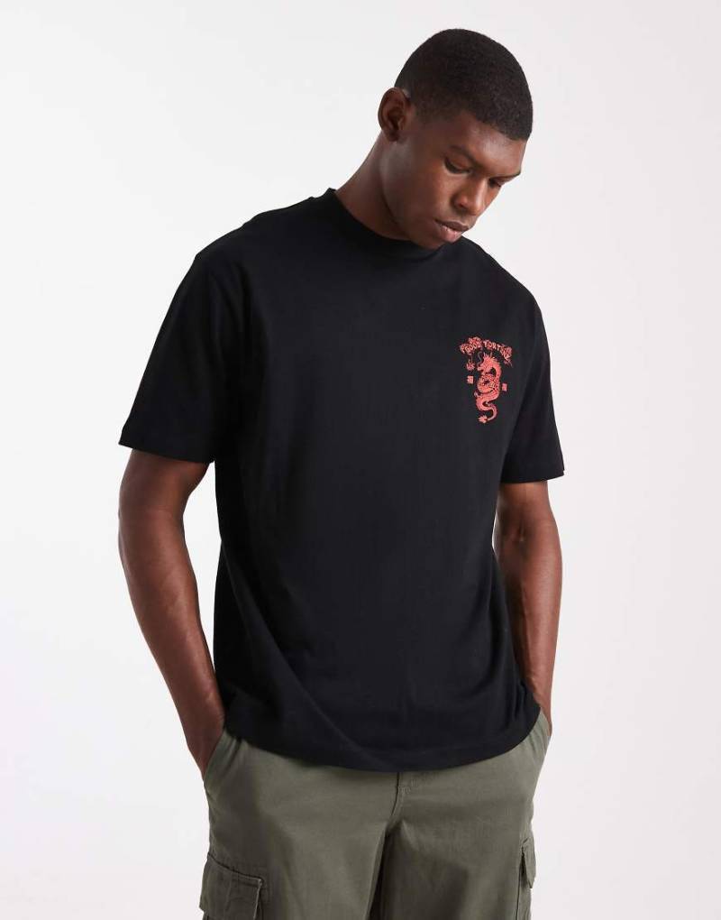 ASOS DESIGN - Relaxed-Fit-T-Shirt in Schwarz Drachen-Grafik auf der Brust von ASOS DESIGN
