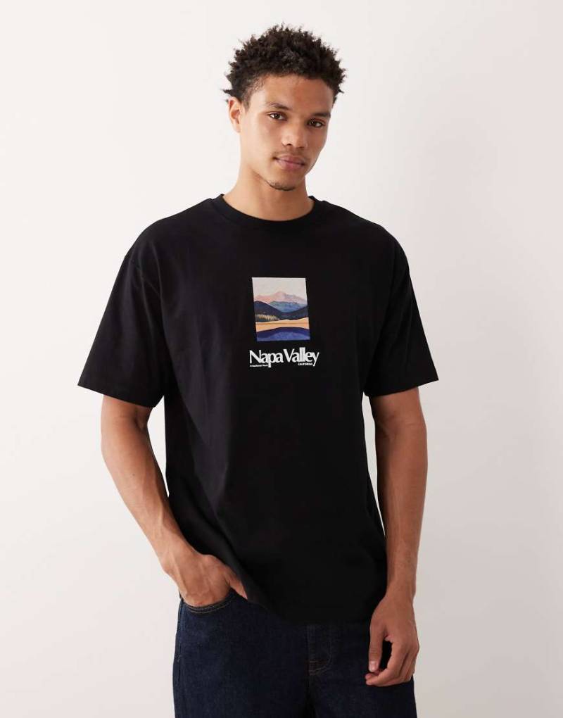 ASOS DESIGN - Relaxed-Fit-T-Shirt in Schwarz mit „Napa Valley"-Schriftzug und gesticktem Motiv von ASOS DESIGN