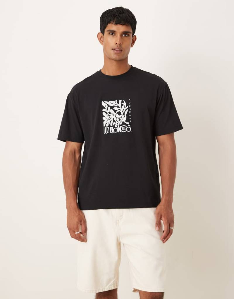 ASOS DESIGN - Relaxed-Fit-T-Shirt in Schwarz mit Blumenprint auf der Brust von ASOS DESIGN