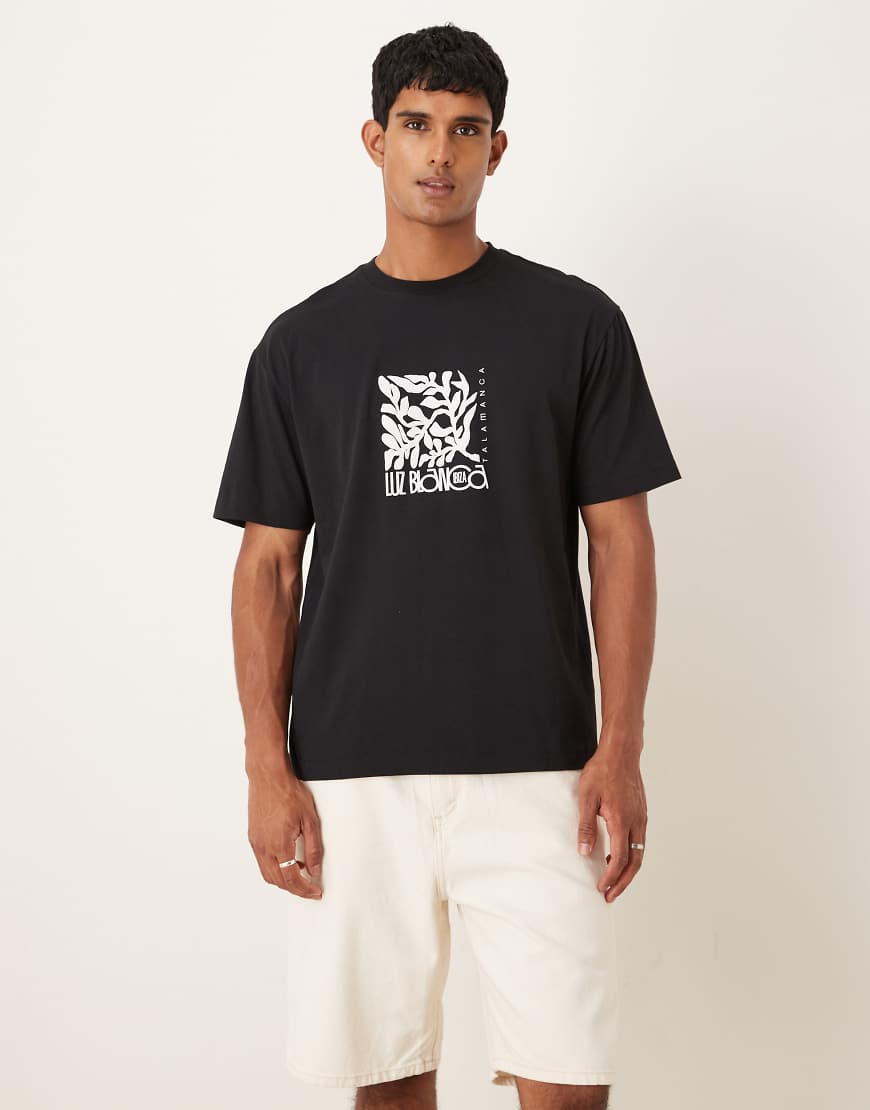 ASOS DESIGN - Relaxed-Fit-T-Shirt in Schwarz mit Blumenprint auf der Brust von ASOS DESIGN