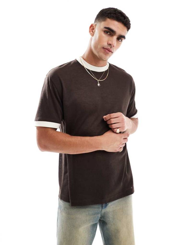 ASOS DESIGN - Relaxed-Fit-T-Shirt in Braun mit Kontrastdetails und Leinenoptik von ASOS DESIGN