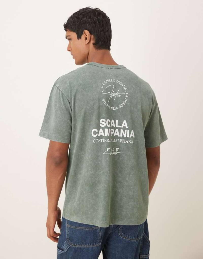 ASOS DESIGN - Relaxed-Fit-T-Shirt in verwaschenem Khaki mit Text-Print-Grün von ASOS DESIGN