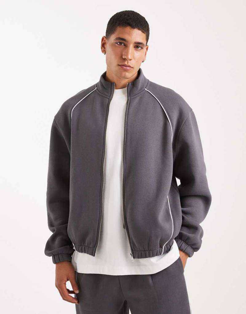 ASOS DESIGN - Relaxed-Fit-Trainingsjacke in Anthrazit mit Paspelierung-Grau von ASOS DESIGN