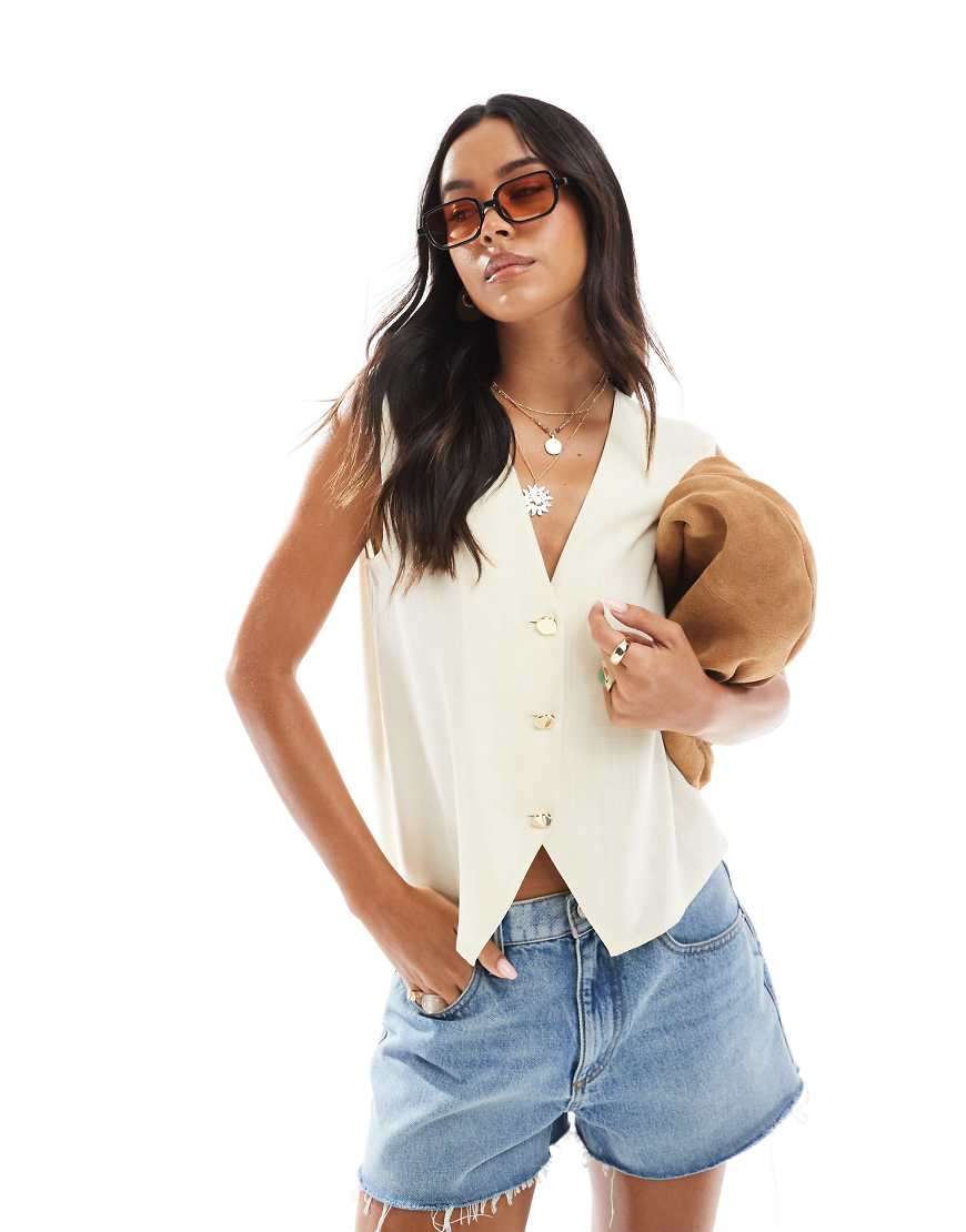 ASOS DESIGN - Relaxed-Fit-Weste in Cremeweiß von ASOS DESIGN