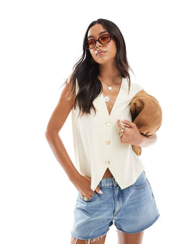ASOS DESIGN - Relaxed-Fit-Weste in Cremeweiß von ASOS DESIGN