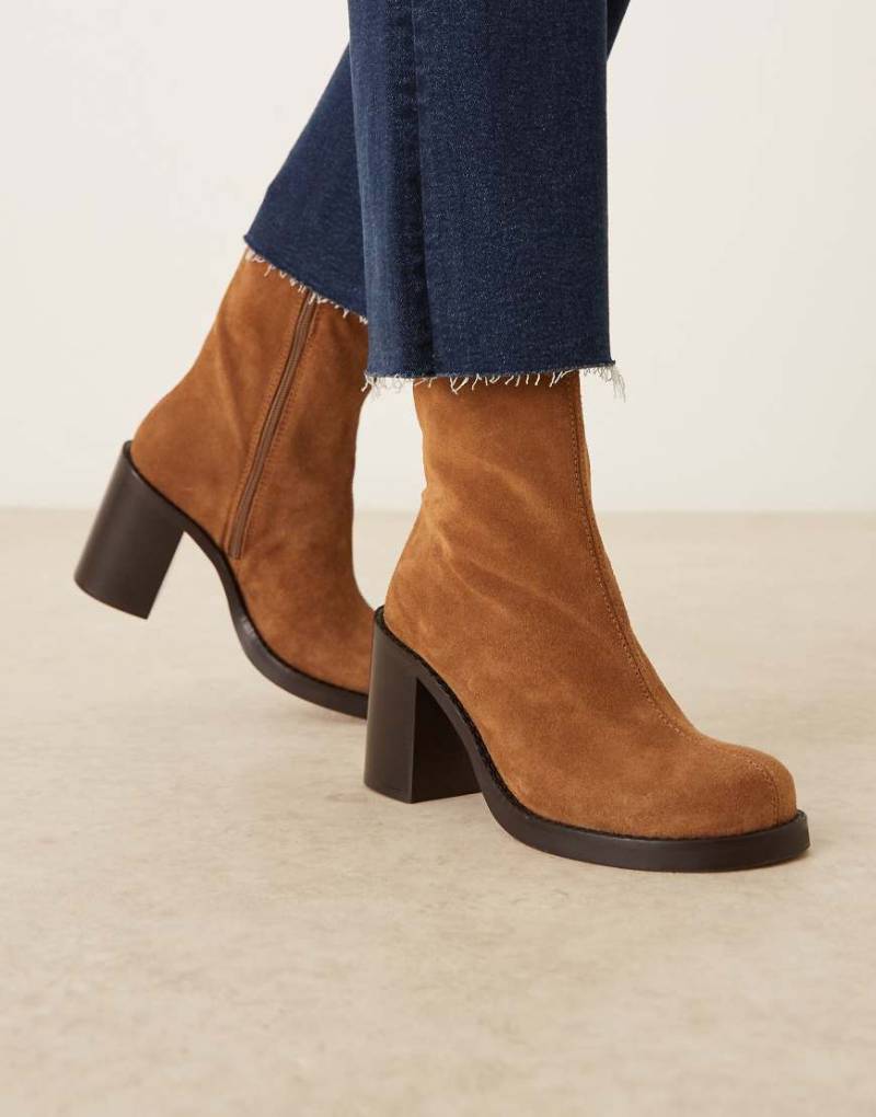 ASOS DESIGN - Remy - Hochwertige Ankle-Boots aus Wildleder in Sand mit Absatz-Neutral von ASOS DESIGN