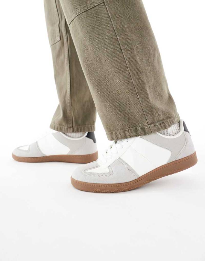 ASOS DESIGN - Retro-Sneaker in Weiß mit Gummisohle von ASOS DESIGN