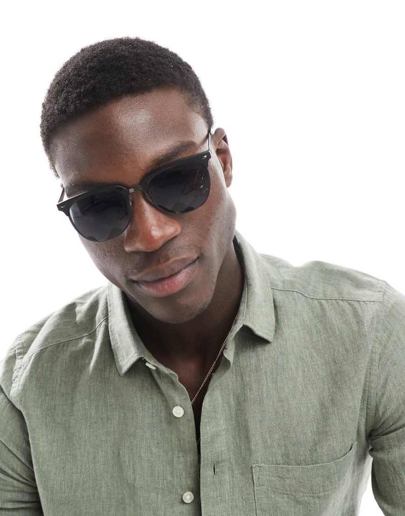 ASOS DESIGN - Retro-Sonnenbrille aus Metall in Stahlgrau und Mattschwarz mit getönten Gläsern von ASOS DESIGN