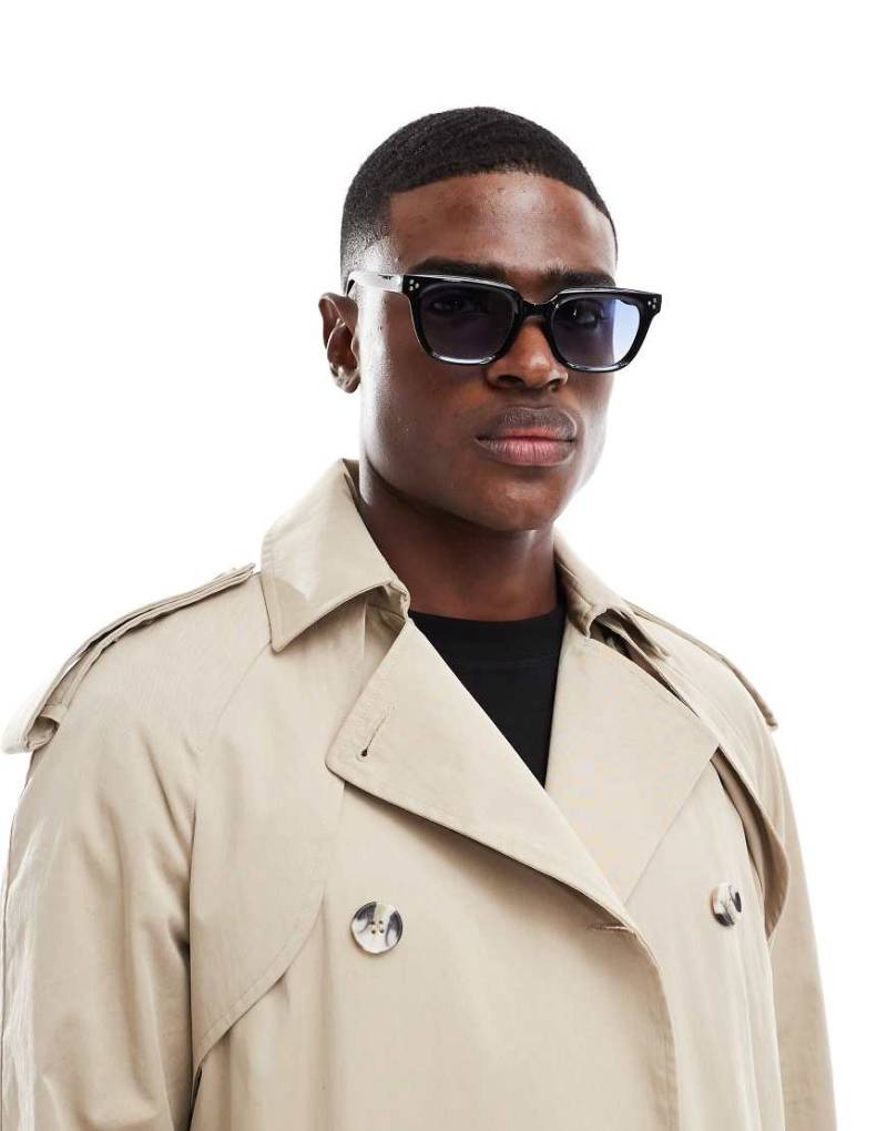 ASOS DESIGN - Eckige Sonnenbrille mit schwarzem Gestell und blauen Gläsern von ASOS DESIGN