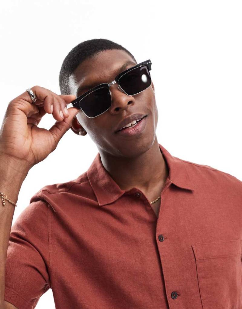 ASOS DESIGN - Retro-Sonnenbrille mit schwarz getönten Gläsern und schwarz-silberfarbenem Gestell von ASOS DESIGN