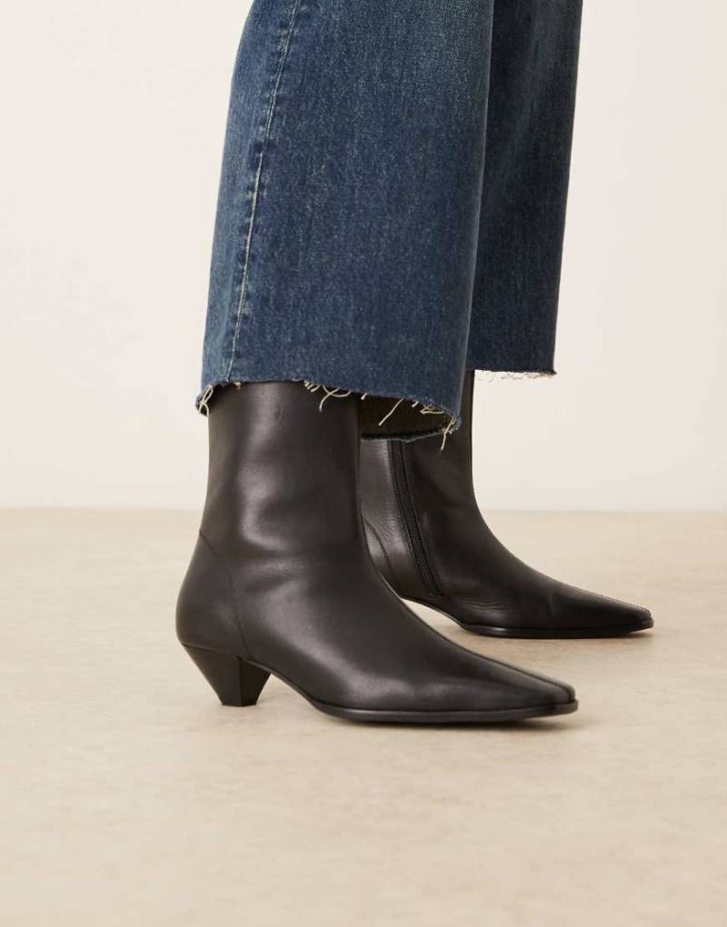 ASOS DESIGN - Rhodes - Ankle-Boots aus schwarzem Leder mit kantiger Zehenpartie und Absatz von ASOS DESIGN