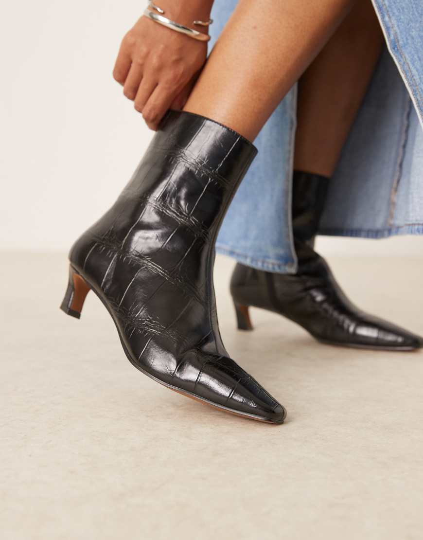 ASOS DESIGN - Riley - Stiefeletten in Kroko-Schwarz mit mittelhohem Absatz ASOS DESIGN - Riley - Stiefeletten in Kroko-Schwarz mit mittelhohem Absatz von ASOS DESIGN