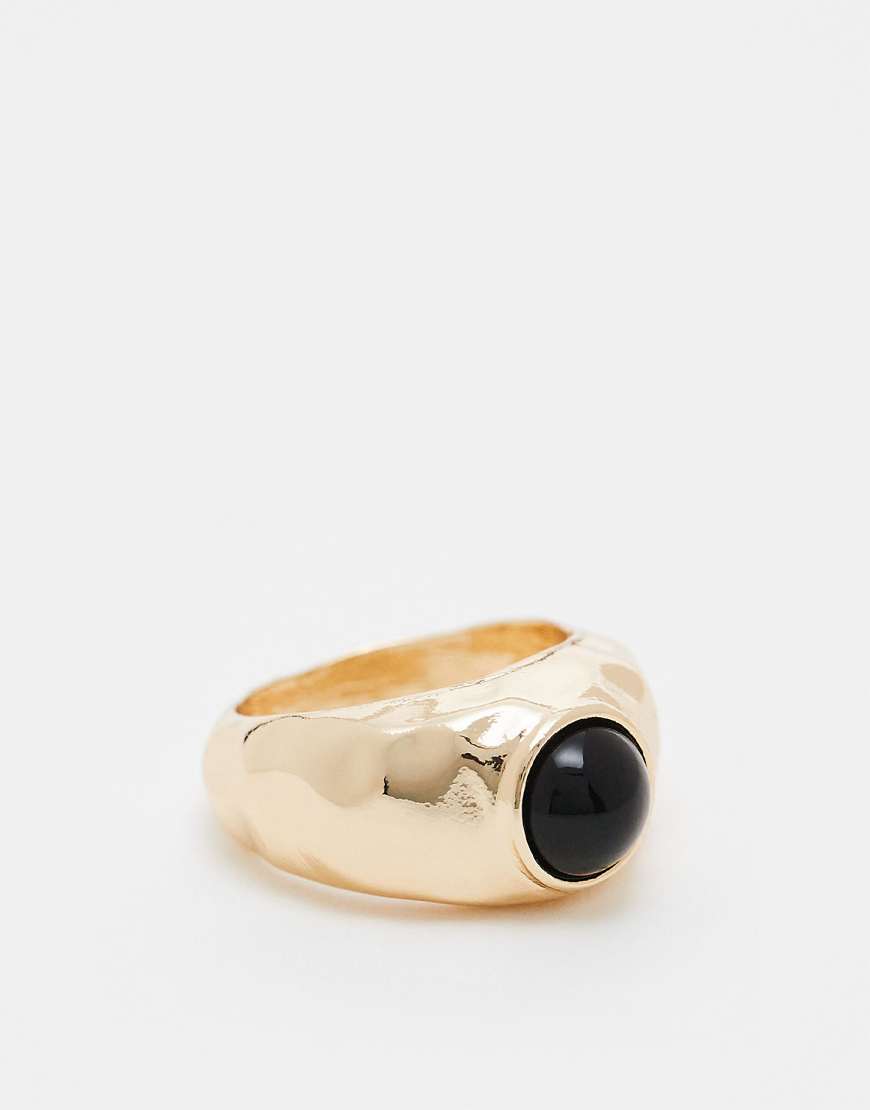 ASOS DESIGN - Ring in Gold mit geschmolzenem Detail und schwarzem Zierstein-Goldfarben von ASOS DESIGN