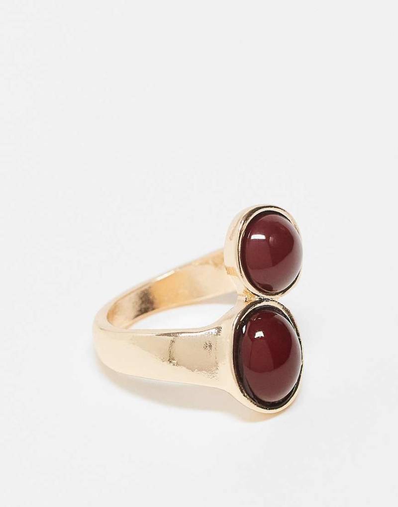 ASOS DESIGN - Ring in Goldoptik mit Wickeldesign und Kunstperlen in Burgunderrot-Goldfarben von ASOS DESIGN