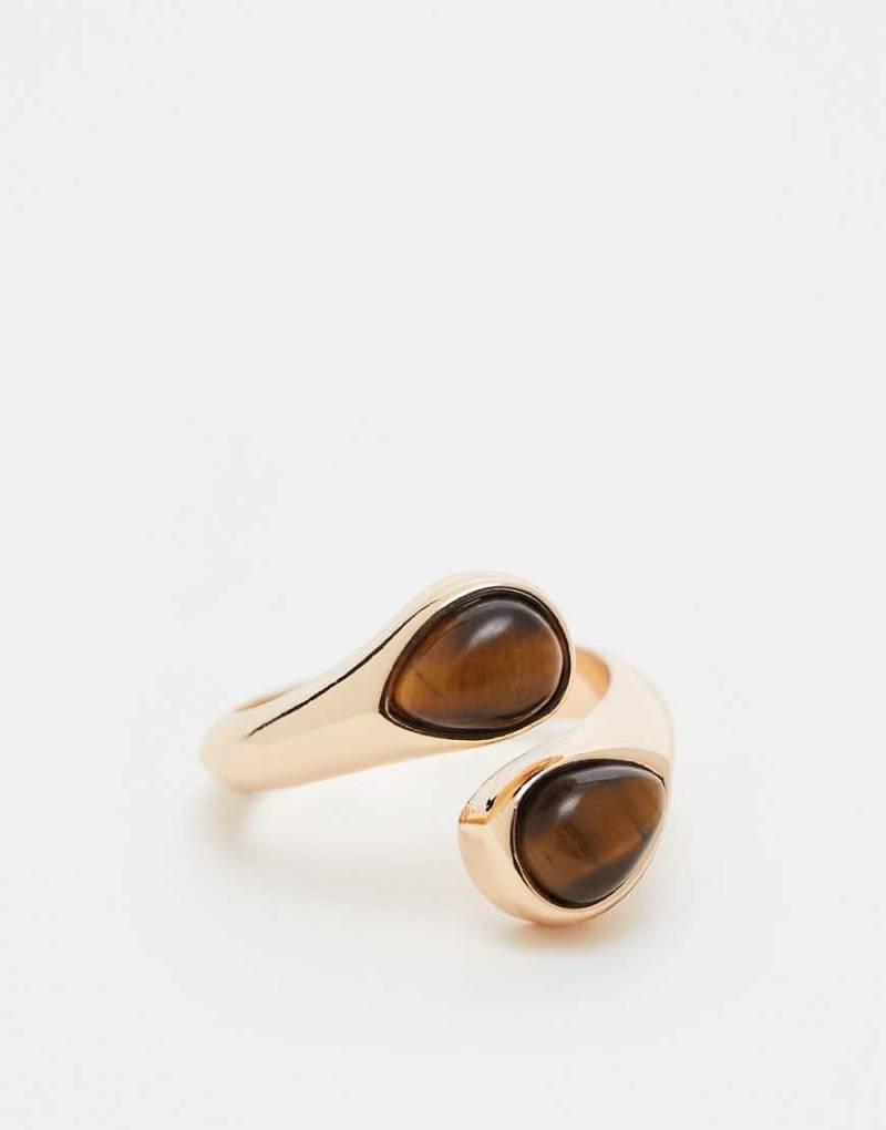 ASOS DESIGN - Ring in Goldoptik mit gewickeltem Design und Tigerauge-Halbedelsteinen-Goldfarben von ASOS DESIGN