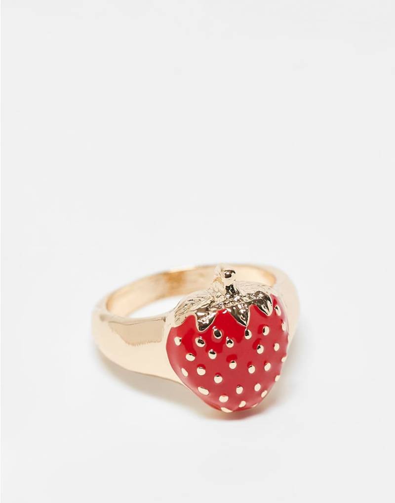 ASOS DESIGN - Ring in Goldoptik mit rotem Erdbeermotiv aus Emaille-Goldfarben von ASOS DESIGN
