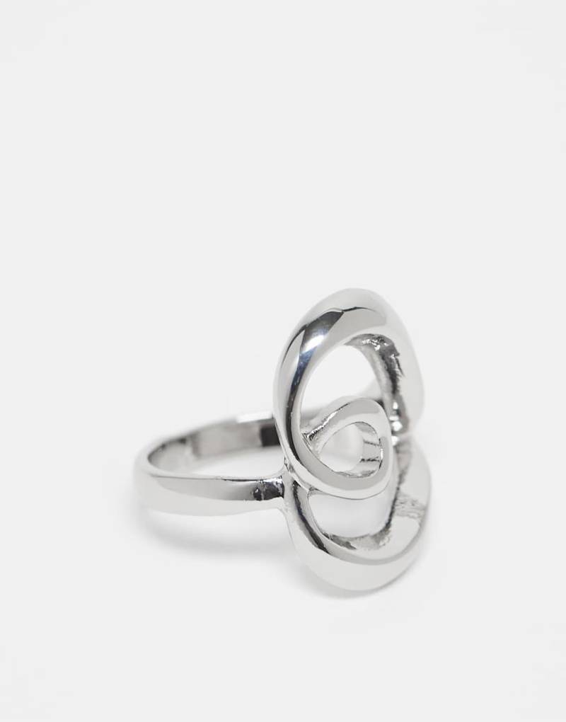 ASOS DESIGN - Ring in Silberoptik mit großem Herz-Design von ASOS DESIGN