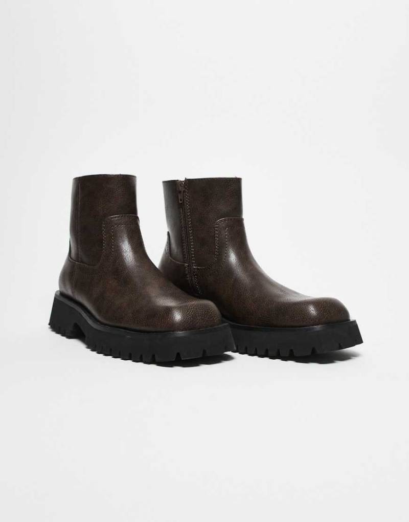 ASOS DESIGN - Robuste Chelsea-Stiefel in Braun-Schwarz von ASOS DESIGN