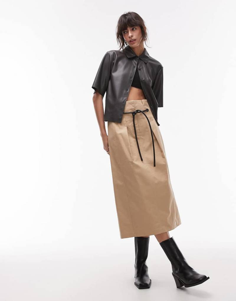 ASOS DESIGN - Rock in Camel mit Deconstructed-Design, hohem Bund und Gürtel-Neutral von ASOS DESIGN