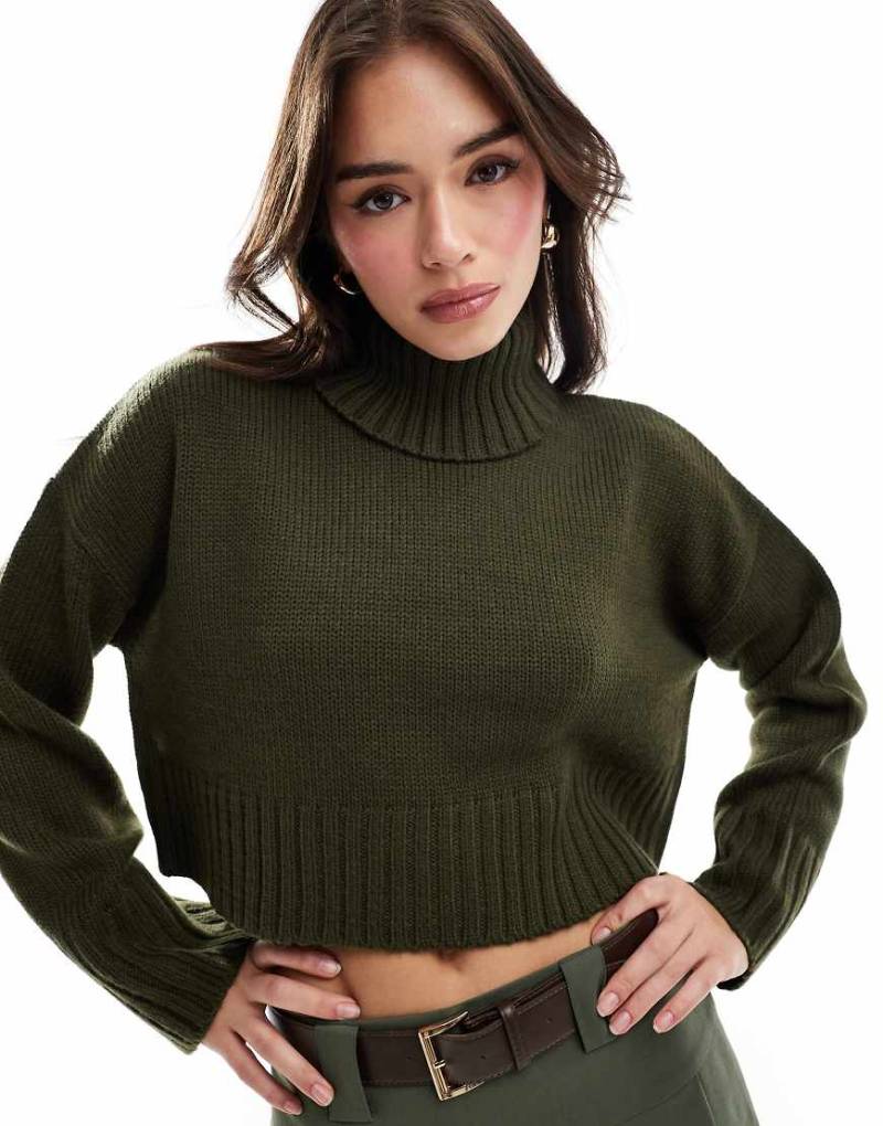 ASOS DESIGN - Rollkragenpullover in Khaki mit kurzem Schnitt-Grün von ASOS DESIGN